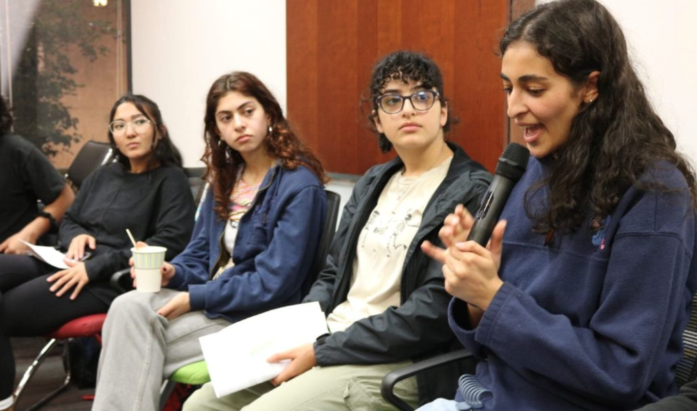Students participate in a discussion led by the UIC Arab American Culture Center.